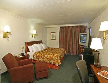 Knights Inn Greensboro Δωμάτιο φωτογραφία
